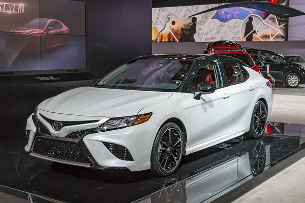 Toyota Camry 2018: review van het modeljaar