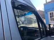 Volkswagen Crafter 2006–2016 Raamwindschermen (2 stuks, Niken) foto 3