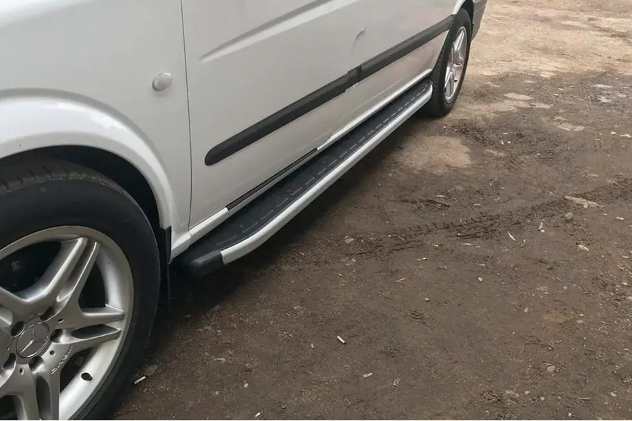 Mercedes Vito/V-klasse W447 2014– Fullmond side steps (2 stuks, aluminium) Image