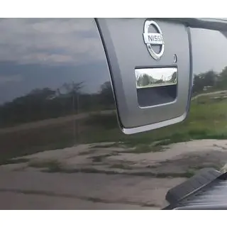 RVS afdekking voor kofferklephandgreep Nissan Navara 2006–2015 foto 2