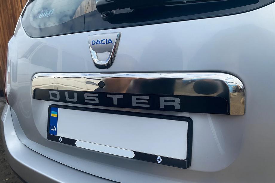 Renault Duster 2008–2017 Bovenste sierlijst boven kentekenplaat (RVS) Image