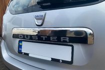 Dacia Duster 2008–2018 Bovenste sierlijst boven kentekenplaat (RVS) foto 1