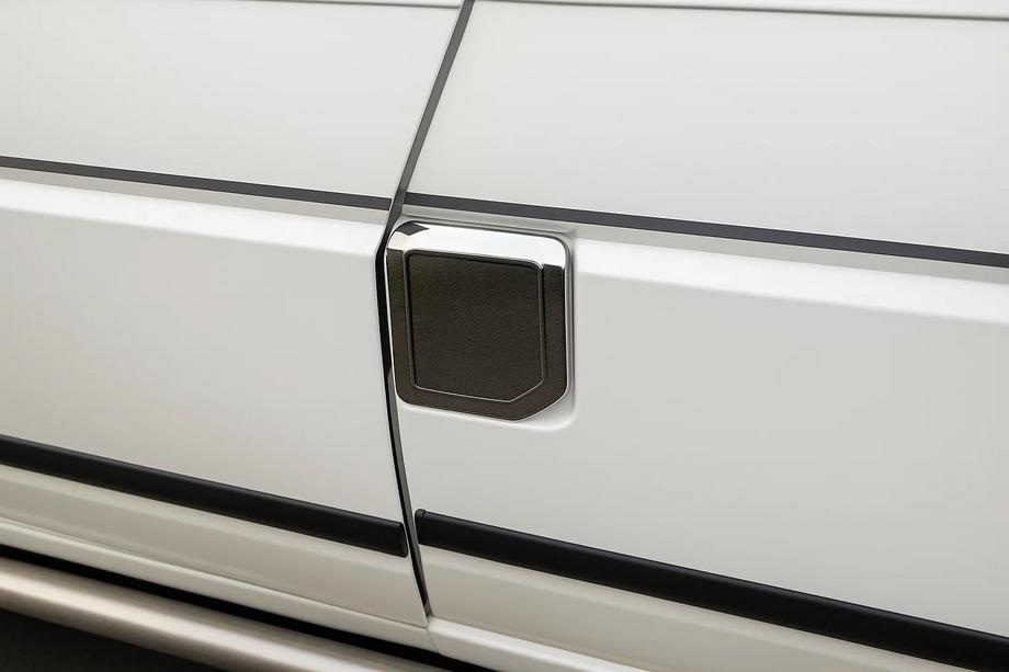 Volkswagen T4 Caravelle/Multivan 1990–2003 Tankklep cover (OmsaLine, RVS) Image
