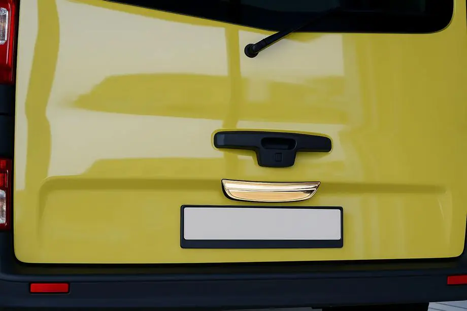 Renault Trafic 2001–2015 Chromen sierlijst boven kenteken (1-deurs, onder, RVS) Image