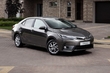 Review van de populaire sedan Toyota Corolla foto 2