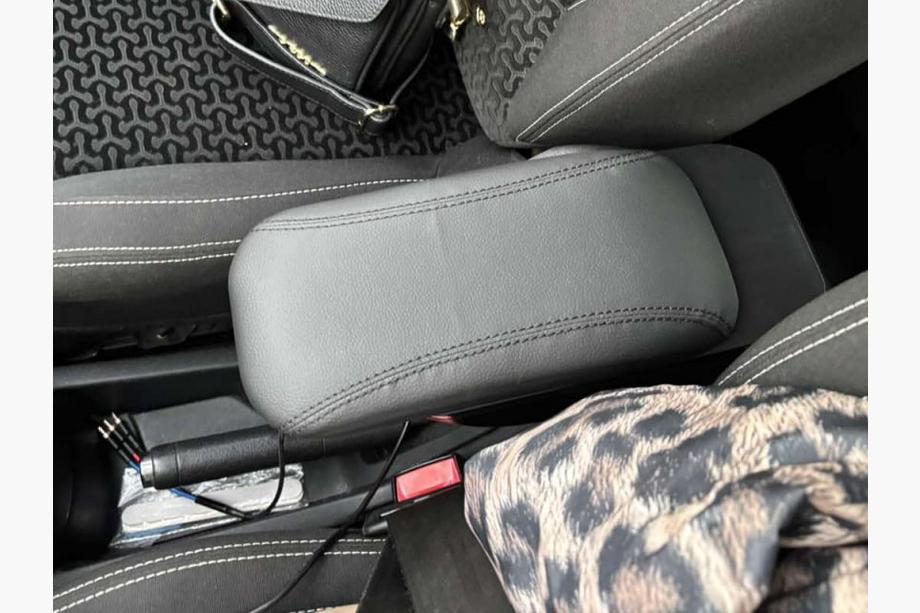 Citroen C-3 2009–2016 Armsteun (met kunststof adapter voor bekerhouder) Foto 5