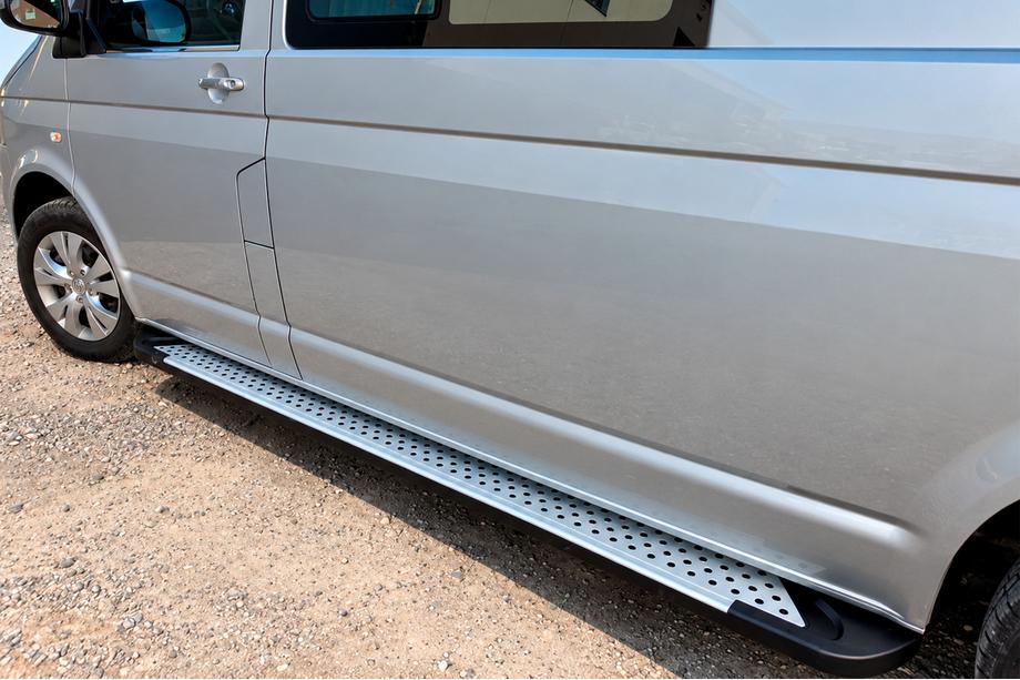 Volkswagen T5 2010–2015 Side steps X5-type (set van 2, aluminium) Korte wielbasis Image
