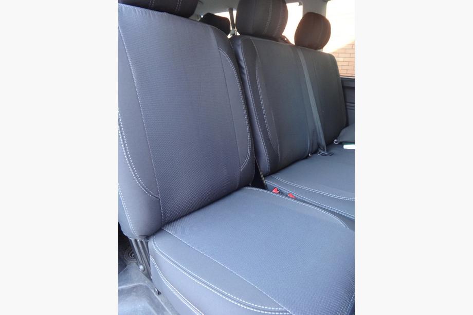 Volkswagen T5 2010–2015 Autostoelhoezen (kunstleer↗stof, Premium) Voorstoelen (2+1) Foto 8