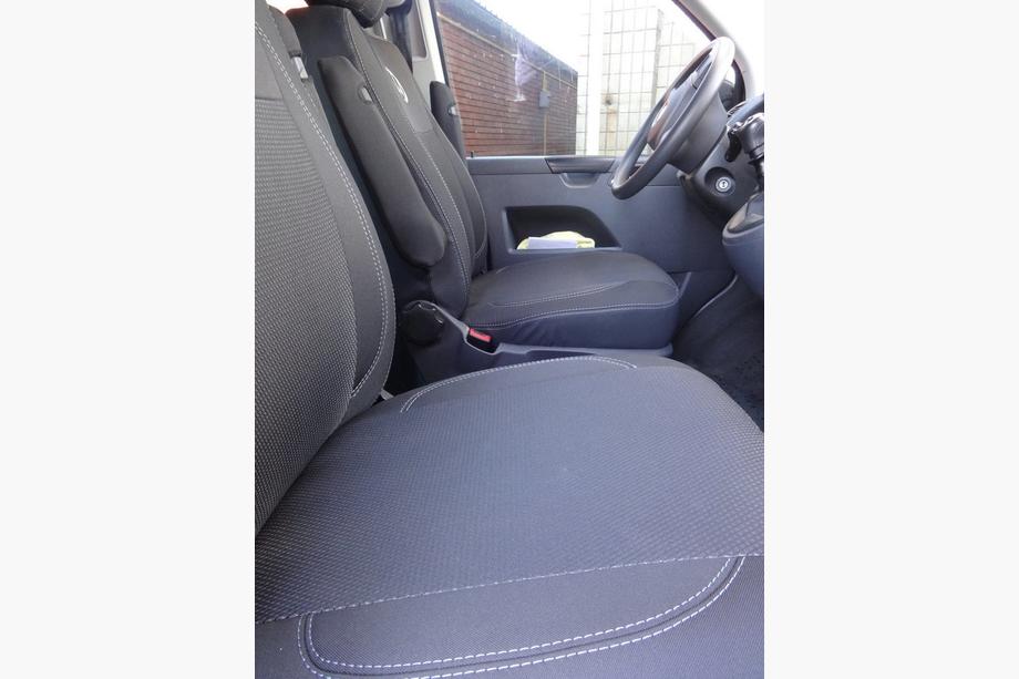Volkswagen T5 2010–2015 Autostoelhoezen (kunstleer↗stof, Premium) Voorstoelen (2+1) Foto 10