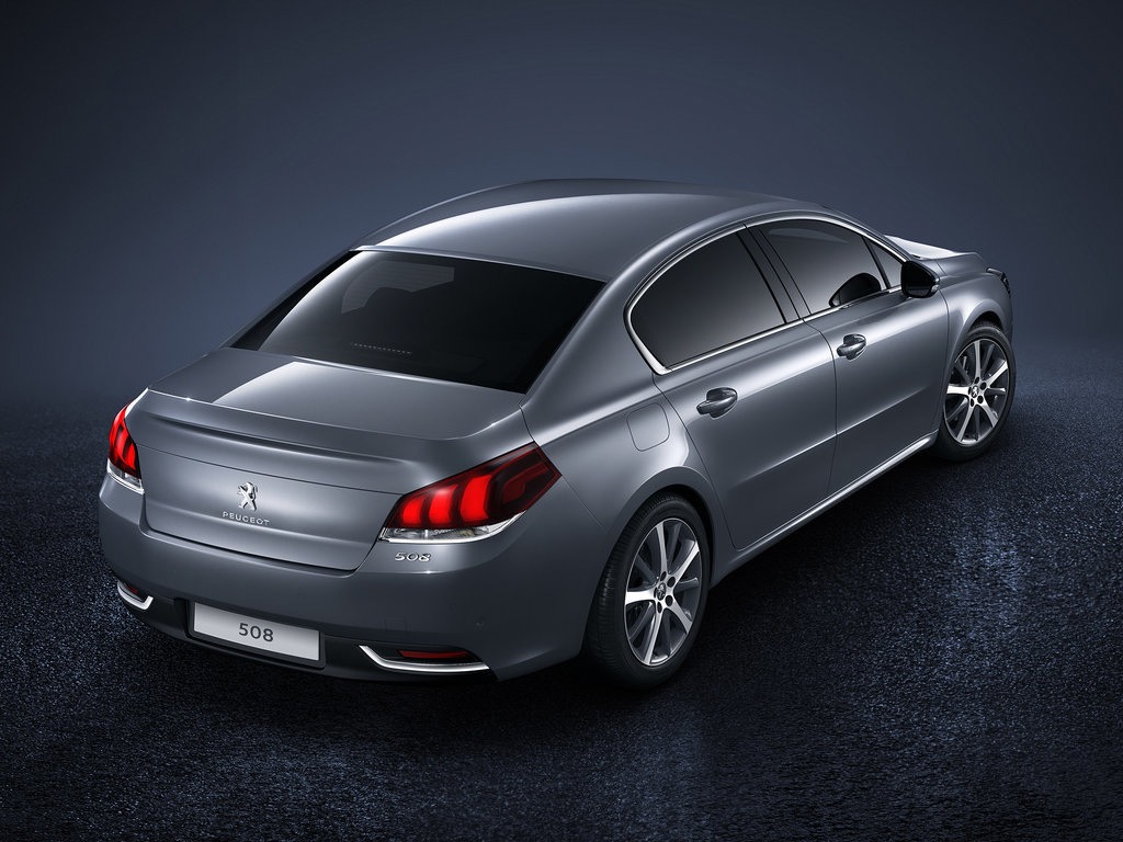 De vlaggenschip-sedan Peugeot 508