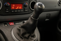 Peugeot Partner Tepee 2008–2018 Leren versnellingspookhoes foto 1