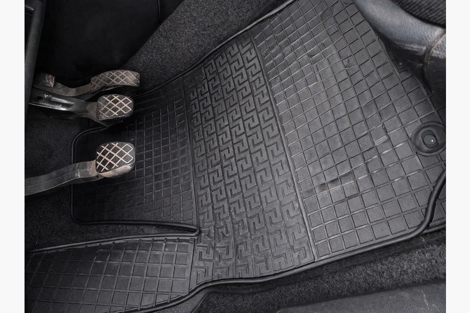 Volkswagen Polo 2001–2009 Rubberen vloermattenset (4 stuks, Polytep) Image