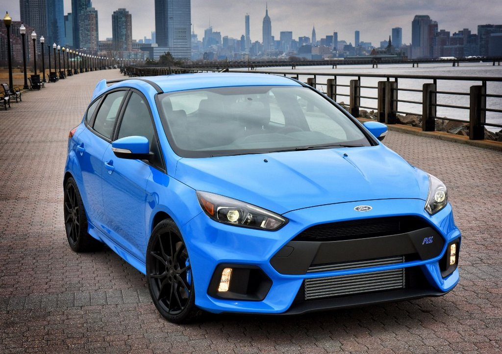 Review van de sportieve versie van de Ford Focus RS-hatchback