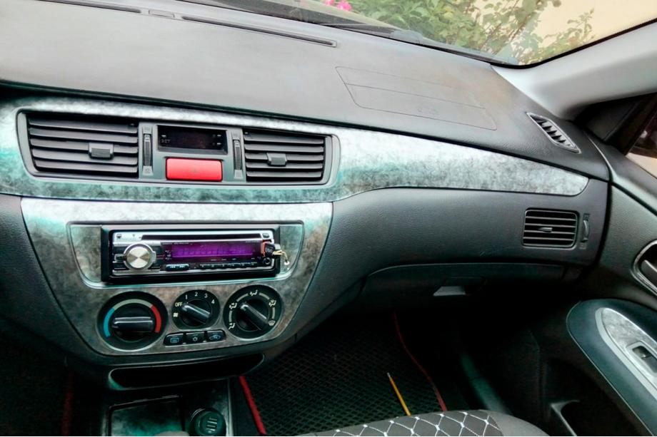 Mitsubishi Lancer 9 2004–2008 Dashboard sierlijsten V1 (Meric) Image