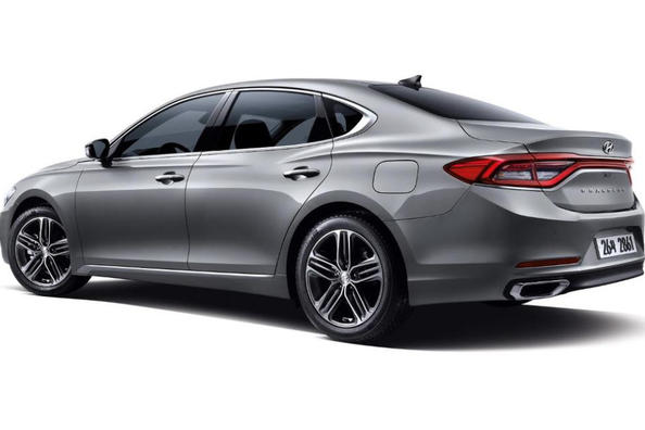 Review van de nieuwe generatie Hyundai Grandeur, vlaggenschip-sedan Foto 5