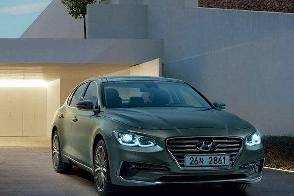 Review van de nieuwe generatie Hyundai Grandeur, vlaggenschip-sedan Foto 1