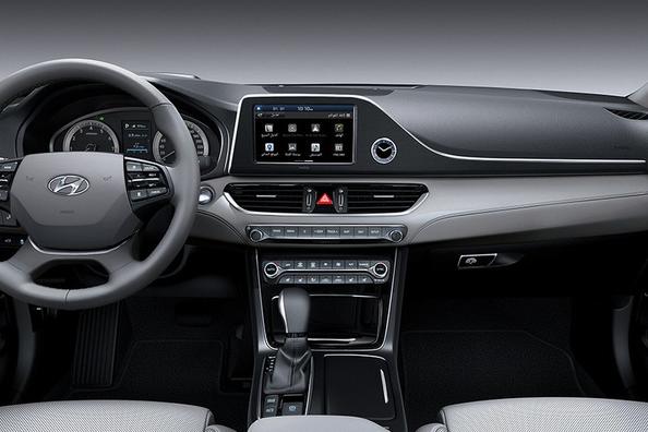Review van de nieuwe generatie Hyundai Grandeur, vlaggenschip-sedan Foto 6