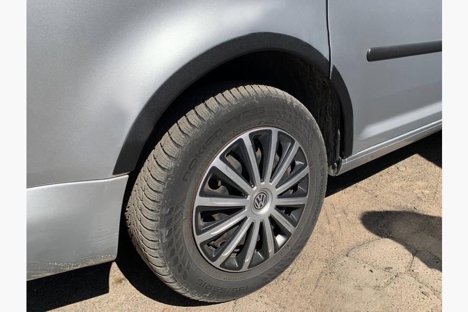 Volkswagen Caddy 2010–2015 Wielkastlijsten (mat zwart) Korte wielbasis, 2 zijdelen (metaal) Foto 12