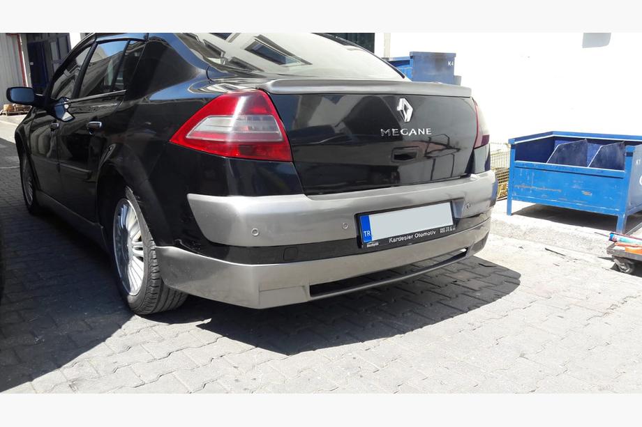 Renault Megane II 2004–2009 Achterbumper diffuser (spuitklaar) Foto 2