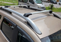 Renault Duster 2018–2024 Dwarsdragers voor dakrails Skybar V1 (2 stuks) Grijs foto 1