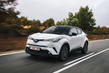 Compacte Toyota C-HR stads-crossover foto 2