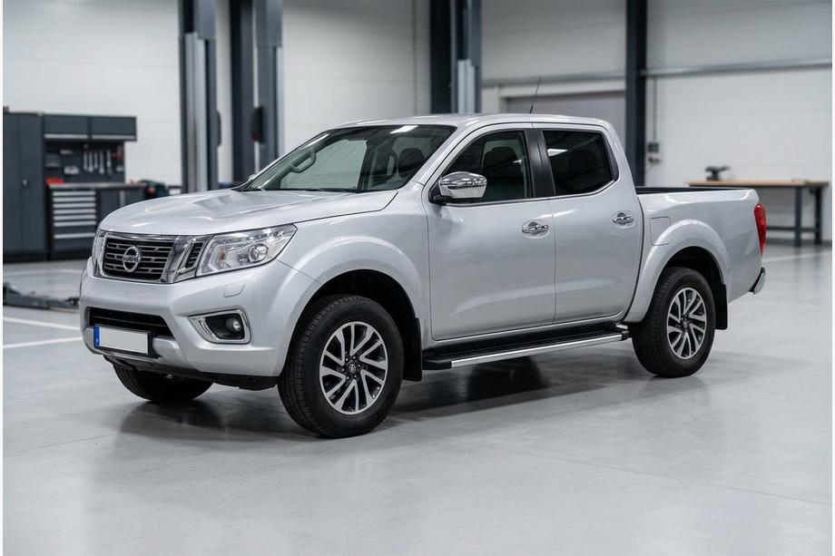 Nissan Navara/NP300 2016– Fullmond side steps (set van 2, aluminium) Image