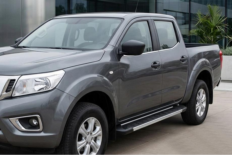 Nissan Navara/NP300 2016– RedLine V1 zijtreden (set van 2, aluminium) Image