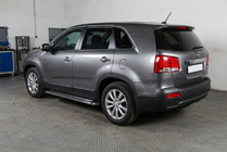 Kia Sorento II XM 2009–2014 Zijtreden Maydos V2 (2 st., aluminium/RVS) foto 1