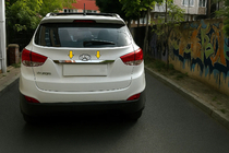 Hyundai IX-35 2010–2015 Brede chromen sierlijst boven de kentekenplaat foto 4