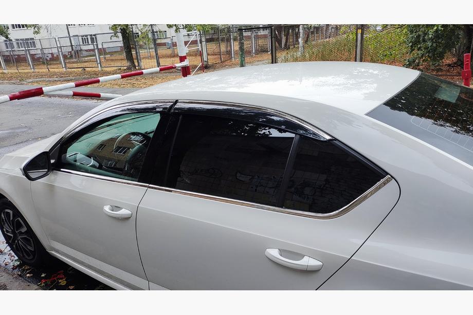 Skoda Octavia III A7 2013–2019 Raamdeflectoren met chromen sierlijst LiftBack (4 stuks, Niken) Image