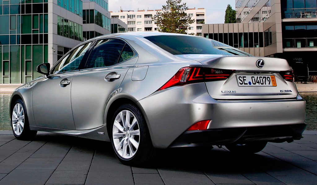 Vernieuwde Lexus IS sedan