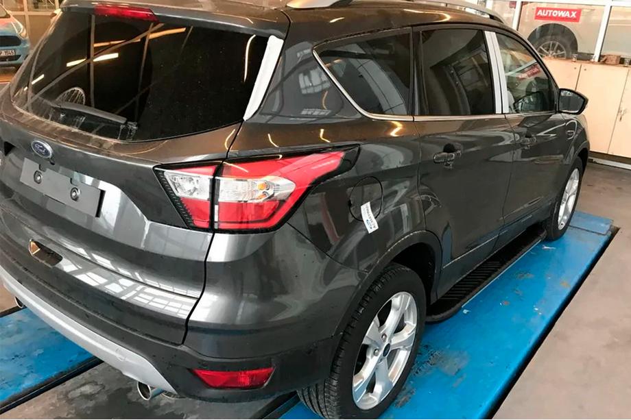 Ford Kuga/Escape 2013–2019 Side steps Bosphorus Grey (set van 2, aluminium) Met gespoten deurpanelen Foto 6