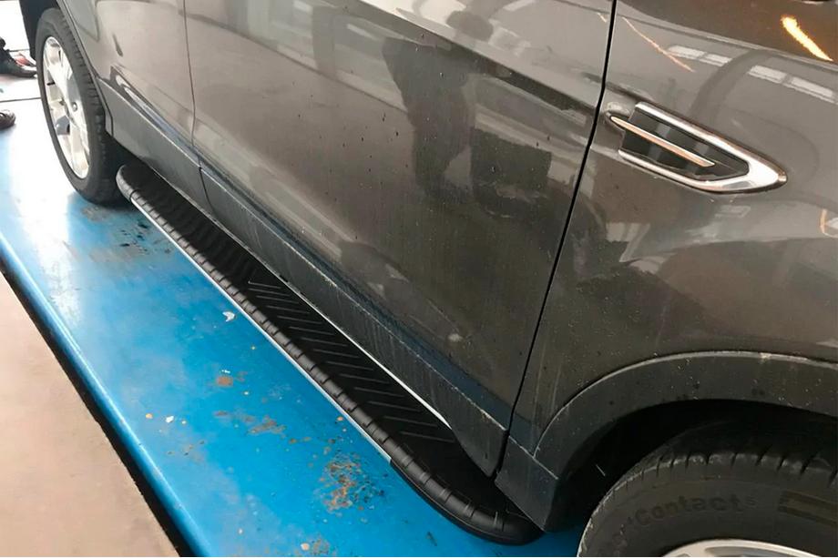 Ford Kuga/Escape 2013–2019 Side steps Bosphorus Grey (set van 2, aluminium) Met gespoten deurpanelen Foto 4