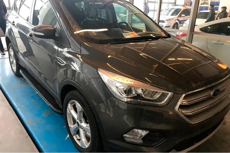 Ford Kuga/Escape 2013–2019 Side steps Bosphorus Grey (set van 2, aluminium) Met gespoten deurpanelen Foto 9