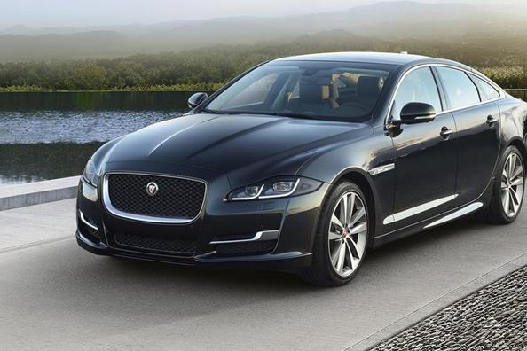 Premium sedan Jaguar XJ
