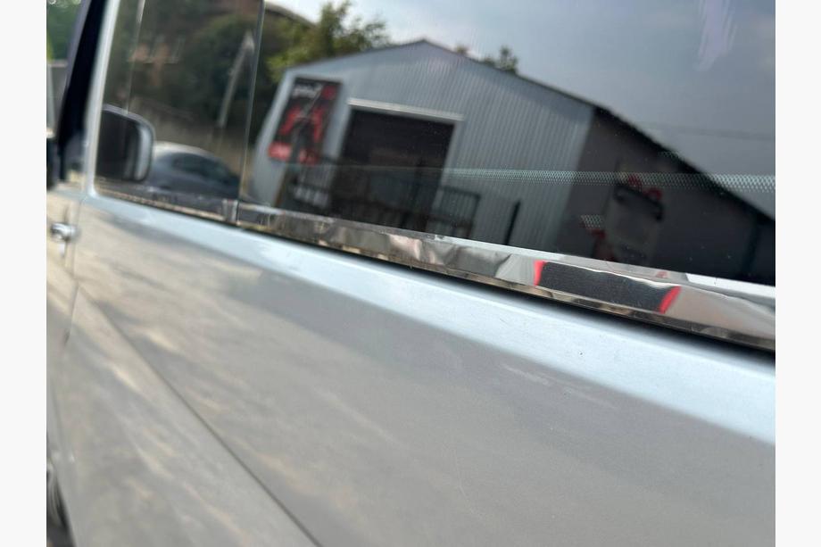 Volkswagen T5 Caravelle 2004–2010 Onderste raamlijsten (6-delig, RVS) Korte wielbasis Foto 6
