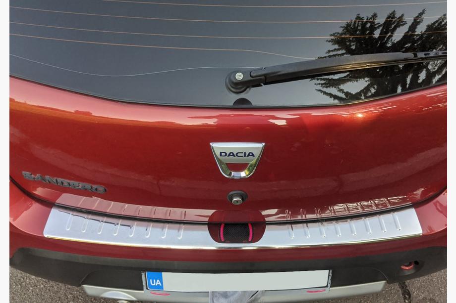 Dacia Sandero 2007–2013 Achterbumper beschermlijst Carmos V1 (RVS) Foto 1