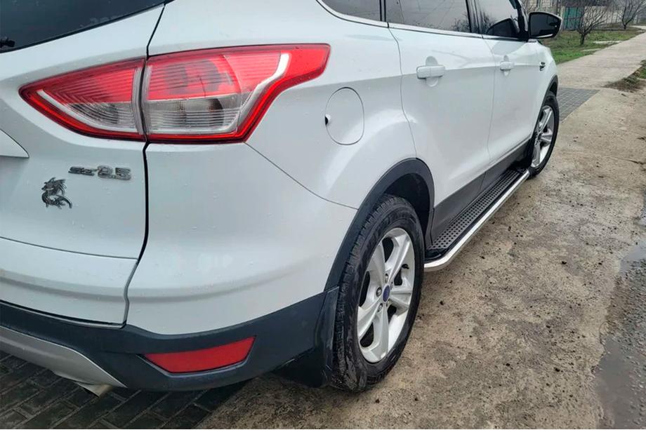 Ford Kuga/Escape 2013–2019 Maydos V2 side steps (2 stuks, aluminium + RVS) Met gespoten deurpanelen Foto 2