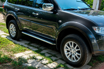 Mitsubishi L200 2006–2015 Zijtreden Maydos V2 (2 st., aluminium/RVS) foto 8