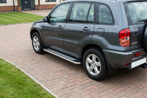 Toyota Rav 4 2001–2005 Zijtreden Maydos V2 (2 st., aluminium/RVS) foto 1
