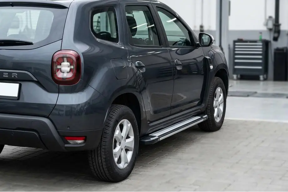 Dacia Duster 2018–2024 Rainbow side steps (2 stuks, aluminium) Image