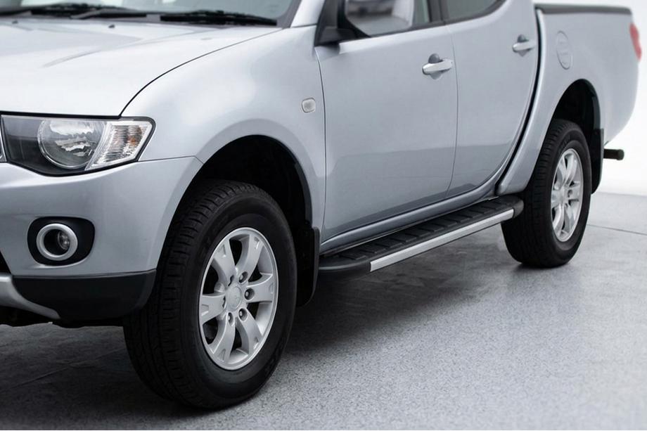 Mitsubishi L200 2015–2024 Duru zijtreden (set van 2, aluminium) Image