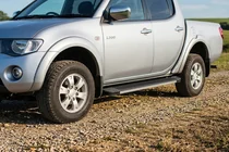 Mitsubishi L200 2015–2024 Side steps Maya V1 (2 stuks, aluminium) foto 1