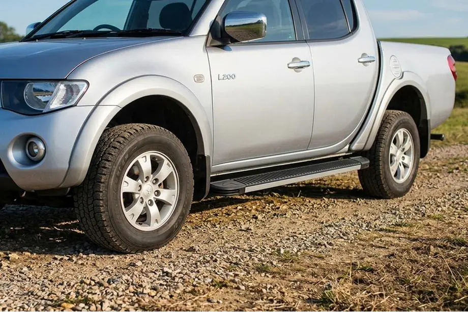 Mitsubishi L200 2015–2024 Side steps Maya V1 (2 stuks, aluminium) Image