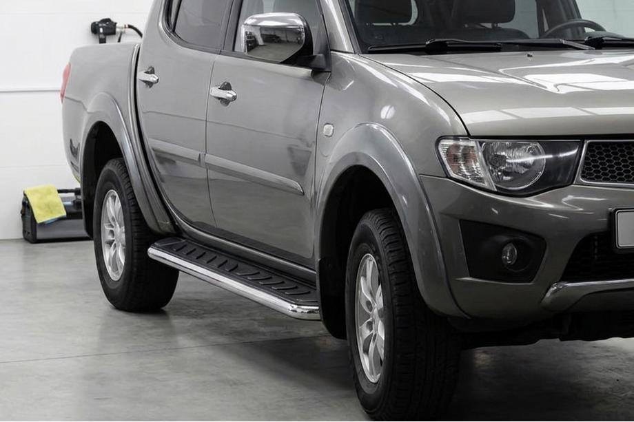 Mitsubishi L200 2015–2024 Maydos V1 side steps (set van 2, aluminium/RVS) Image