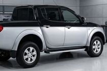 Mitsubishi L200 2015–2024 Fullmond side steps (2 stuks, aluminium) foto 1