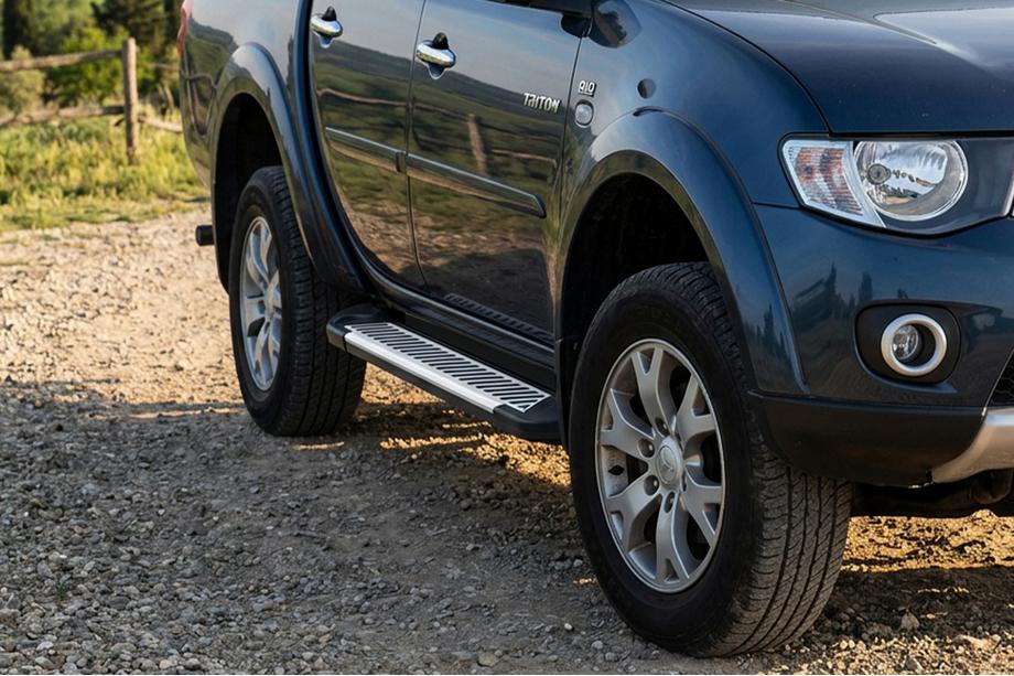 Fiat Fullback 2016– Line side steps (set van 2, aluminium) Image