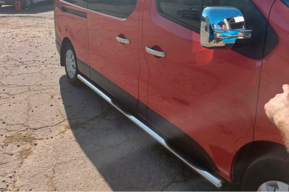 Opel Vivaro 2015–2019 Sidebars (2 stuks, RVS) 70 mm, lange wielbasis Foto 4
