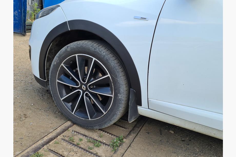 Renault Megane III 2009–2016 Wielkastlijsten (8 stuks, zwart) HB – metaal Image