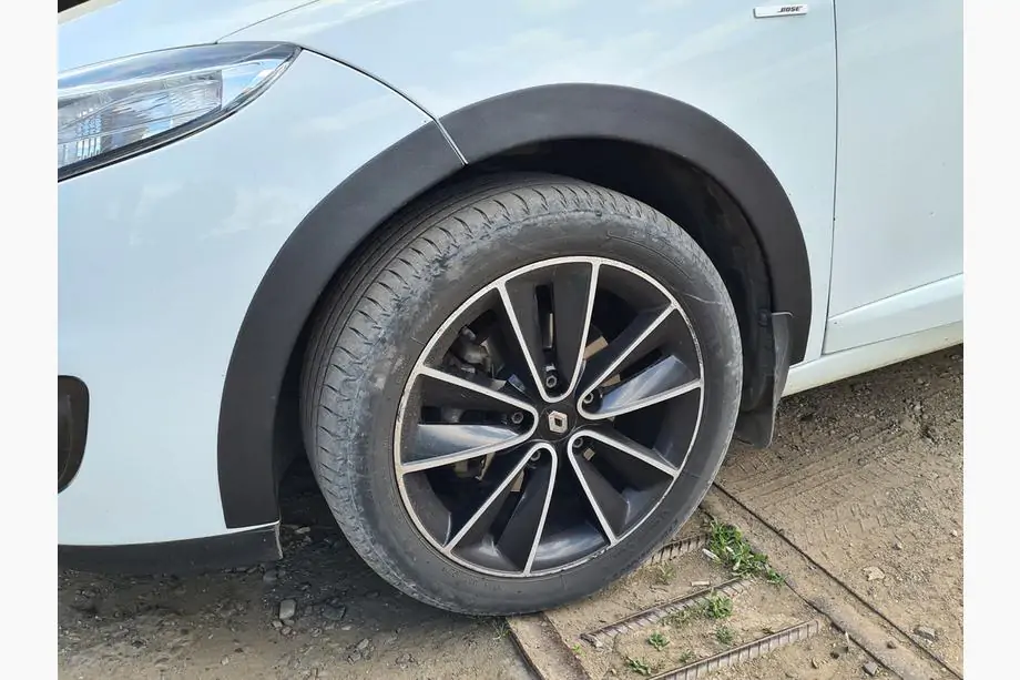 Renault Megane III 2009–2016 Wielkastlijsten (8 stuks, zwart) Foto 2